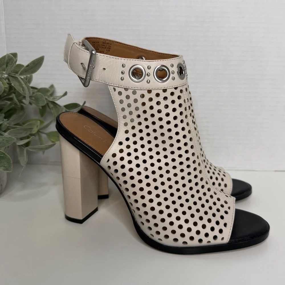 Calvin Klein Kalua Womens Ivory Peep Toe Block Heel Sandals Size 7.5 Streetwear